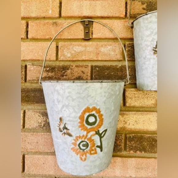 *Washed Metal Sunflower & Bee Wall Buckets Set of 2 - Picture 4 of 11